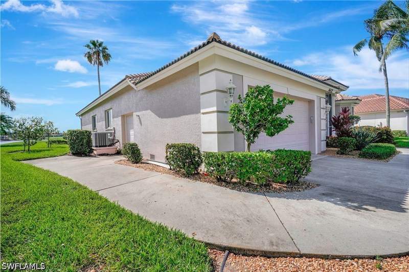 4 bedroom SingleFamilyResidence at 16112 Edgemont Dr, Lexington Country Club, Fort Myers — photo 2