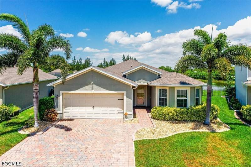 3 bedroom SingleFamilyResidence at 2707 Tarragona Ct, Entrada, Cape Coral — photo 2