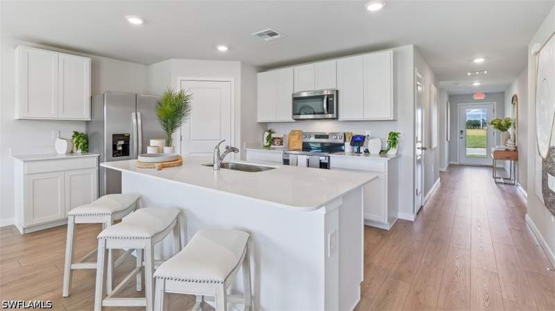 4 bedroom SingleFamilyResidence at 722 SE 9th Ave, Cape Coral, Cape Coral — photo 5