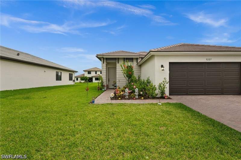 3 bedroom SingleFamilyResidence at 5227 Nevola Ave, Maple Ridge, Ave Maria — photo 3