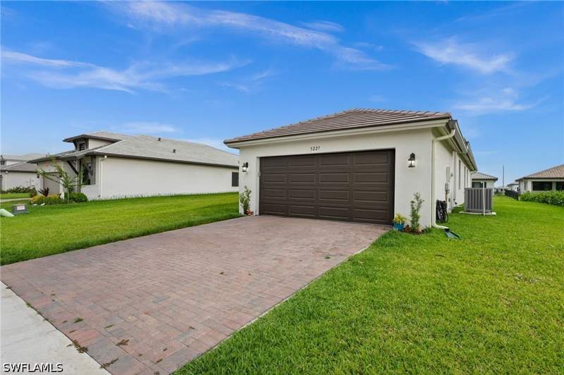 3 bedroom SingleFamilyResidence at 5227 Nevola Ave, Maple Ridge, Ave Maria — photo 4