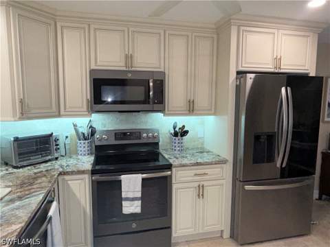 800 Misty Pines Cir 202, Naples FL - photo 9 of 40