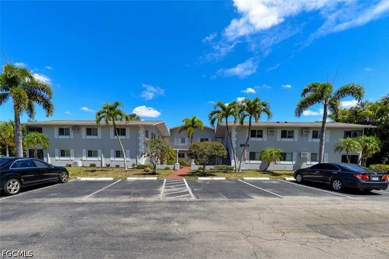 2 bedroom Condominium at 8141 Country Rd 203, Gladiolus Gardens Condo Assn, Fort Myers — photo 1