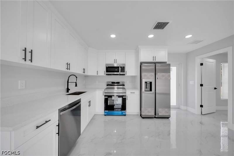 3 bedroom SingleFamilyResidence at 2604 51st St SW, Lehigh Acres, Lehigh Acres — photo 4