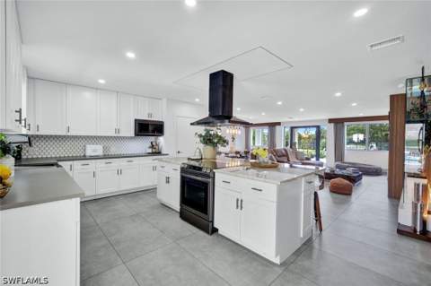 121 20th Ave NE, Naples FL - photo 10 of 45