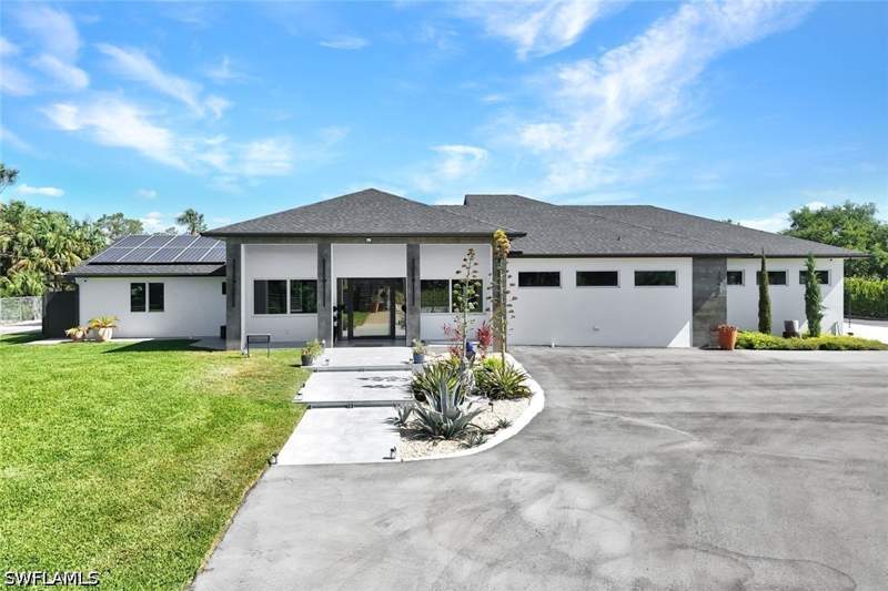 5 bedroom SingleFamilyResidence at 121 20th Ave NE, Golden Gate Estates, Naples — photo 3
