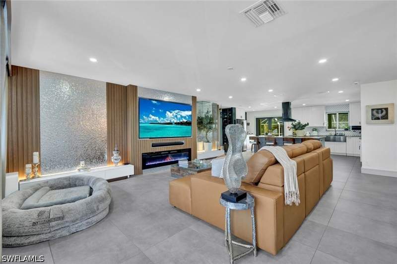 5 bedroom SingleFamilyResidence at 121 20th Ave NE, Golden Gate Estates, Naples — photo 5