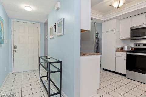 400 Fox Haven Dr 4108, Naples FL - photo 6 of 25
