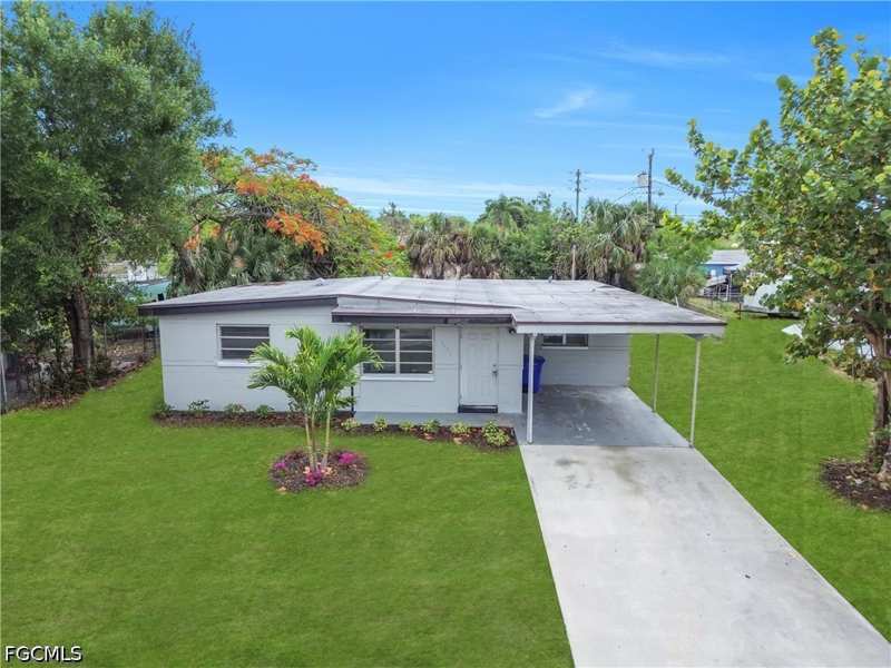 3 bedroom SingleFamilyResidence at 1527 Gardenia Ave, Brookhill, Fort Myers — photo 1