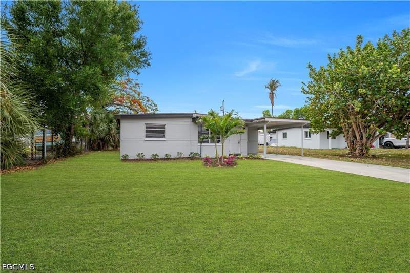 3 bedroom SingleFamilyResidence at 1527 Gardenia Ave, Brookhill, Fort Myers — photo 4