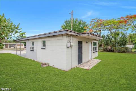1527 Gardenia Ave, Fort Myers FL - photo 6 of 29