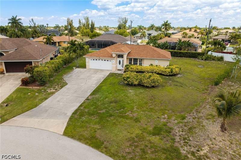 3 bedroom SingleFamilyResidence at 1127 SW 29th St, Cape Coral, Cape Coral — photo 3