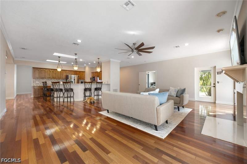 3 bedroom SingleFamilyResidence at 1261 Riverbend Dr, Labelle, Labelle — photo 5
