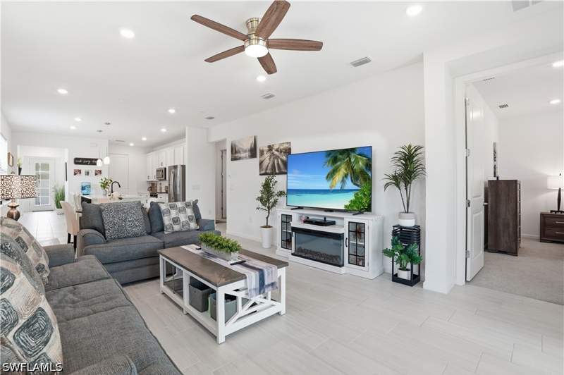 3 bedroom SingleFamilyResidence at 1879 Sierra Ct, Terreno At Valencia, Naples — photo 4