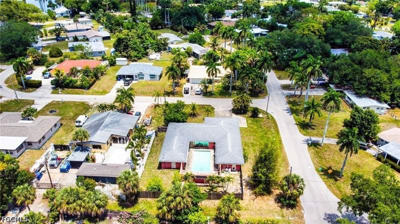 4 bedroom SingleFamilyResidence at 4240 Riverview Rd, Fort Myers, Fort Myers — photo 2