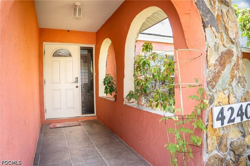 4 bedroom SingleFamilyResidence at 4240 Riverview Rd, Fort Myers, Fort Myers — photo 5