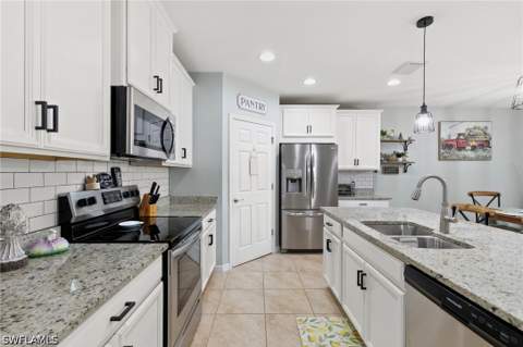 3215 Birchin Ln, Fort Myers FL - photo 6 of 39