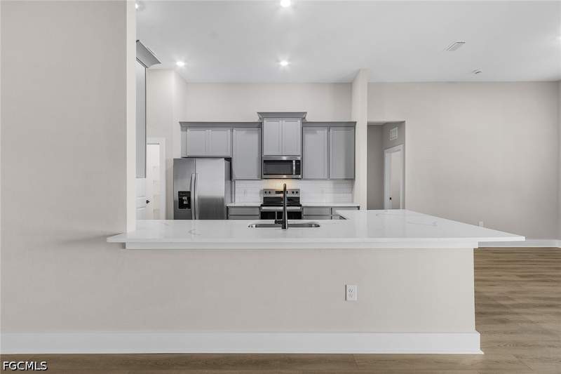 5 bedroom SingleFamilyResidence at 1524 SW 29th St, Cape Coral, Cape Coral — photo 4
