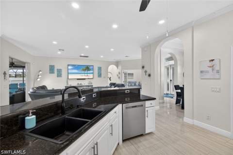 133 SE 29th TER, Cape Coral FL - photo 10 of 33