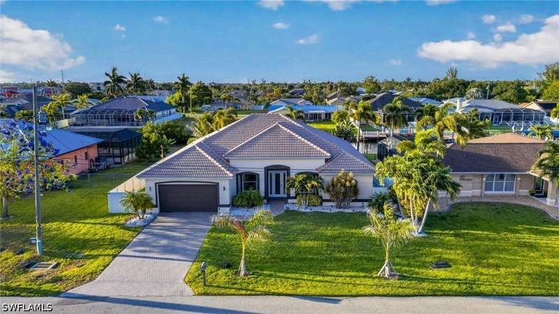 3 bedroom SingleFamilyResidence at 133 SE 29th TER, CAPE CORAL, Cape Coral — photo 2