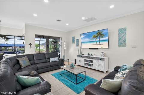 133 SE 29th TER, Cape Coral FL - photo 7 of 33