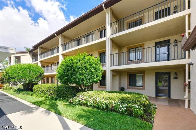 2 bedroom Condominium at 7380 Saint Ives Way 1305, Country Haven, Naples — photo 2