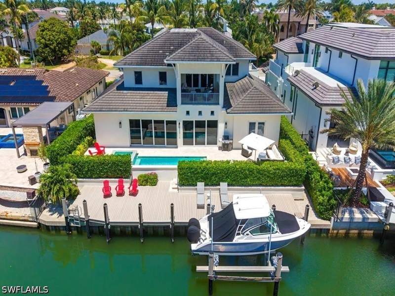 5 bedroom SingleFamilyResidence at 628 21st Ave S, Aqualane Shores, Naples — photo 2