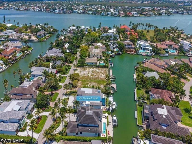 5 bedroom SingleFamilyResidence at 628 21st Ave S, Aqualane Shores, Naples — photo 3