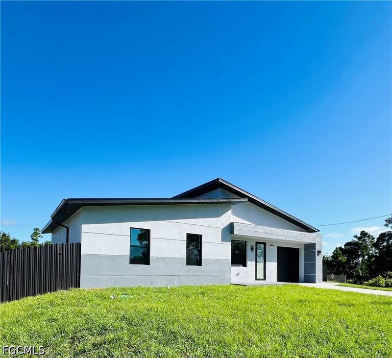 3 bedroom SingleFamilyResidence at 1131 Fogia St E, Lehigh Acres, Lehigh Acres — photo 2