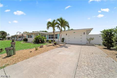 710 SE 42nd Ln, Cape Coral FL - photo 15 of 38