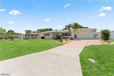 710 SE 42nd Ln, Cape Coral FL - photo 16 of 38