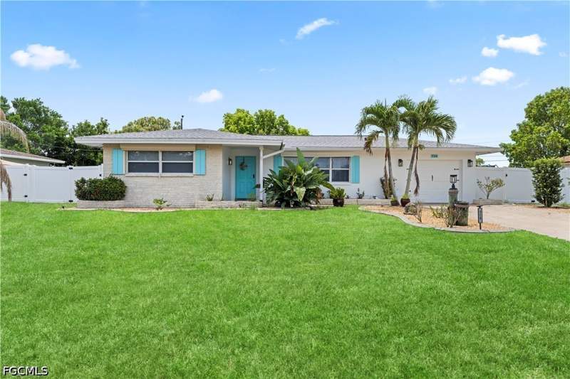 2 bedroom SingleFamilyResidence at 710 SE 42nd Ln, Cape Coral, Cape Coral — photo 5