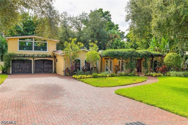 5 bedroom SingleFamilyResidence at 1250 Florida Ave, York Manor, Fort Myers — photo 2