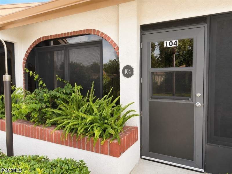 2 bedroom Attached at 11901 Caraway Ln 104, Villas At Cinnamon Cove, Fort Myers — photo 2