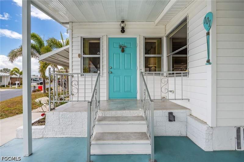 2 bedroom ManufacturedHome at 101 Elise Dr, Thunderbird Mobile Homes, Fort Myers — photo 2