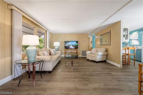 101 Elise Dr, Fort Myers FL - photo 6 of 37