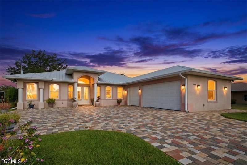 3 bedroom SingleFamilyResidence at 2416 SE 8th Ave, Cape Coral, Cape Coral — photo 1