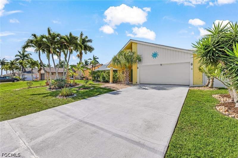 3 bedroom SingleFamilyResidence at 920 SE 33rd St, Cape Coral, Cape Coral — photo 3