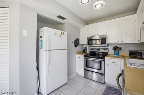 1504 Mainsail Dr 6, Naples FL - photo 7 of 26