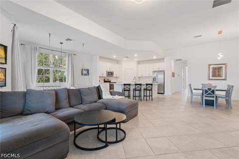 12050 Santaluz Dr 202, Fort Myers FL - photo 7 of 22