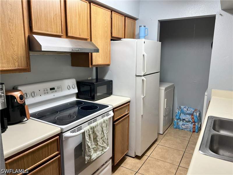 1 bedroom Condominium at 2875 Winkler Ave 517, Village Creek, Fort Myers — photo 2