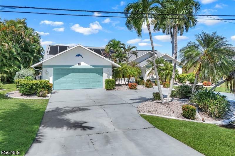 3 bedroom SingleFamilyResidence at 719 El Dorado Pkwy W, Cape Coral, Cape Coral — photo 3