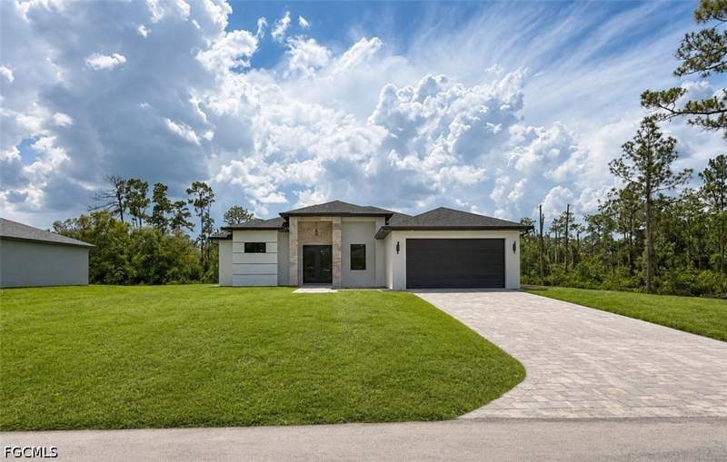 3 bedroom SingleFamilyResidence at 211 Truman Ave, Lehigh Acres, Lehigh Acres — photo 2