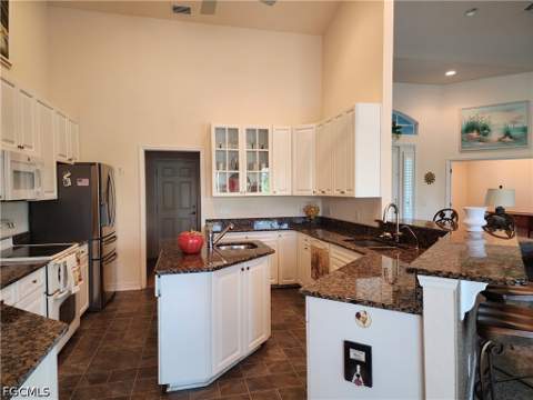 228 SE 30th Ter, Cape Coral FL - photo 8 of 33