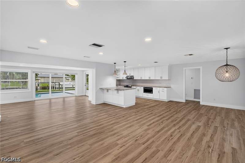 3 bedroom SingleFamilyResidence at 4957 Sorrento Ct, Yacht Club, Cape Coral — photo 2