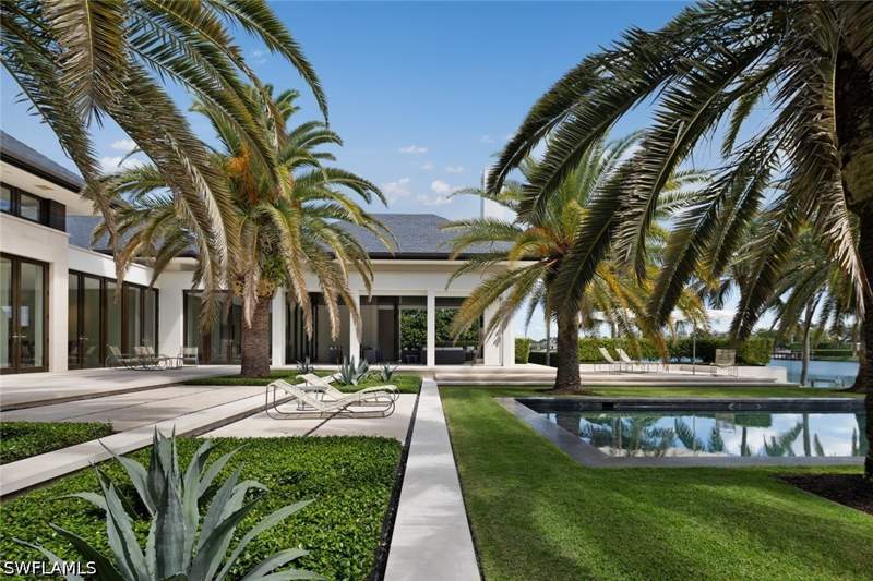 5 bedroom SingleFamilyResidence at 3655 Fort Charles Dr, Port Royal, Naples — photo 5