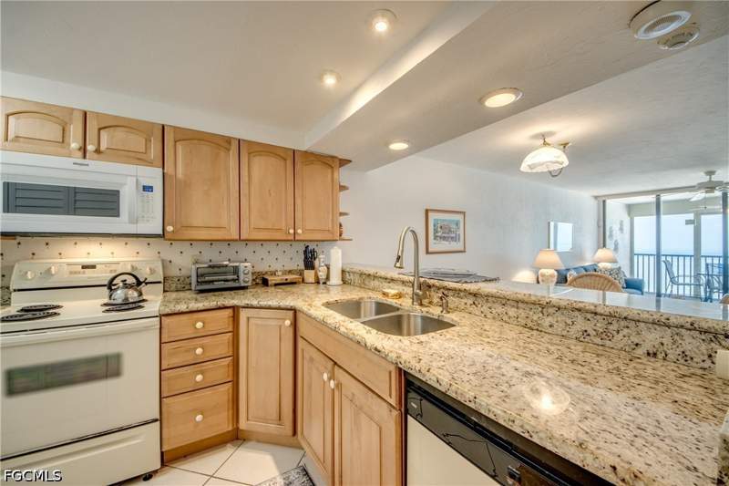 2 bedroom Condominium at 6400 Estero Blvd 1101, Sunset Condo, Fort Myers Beach — photo 4