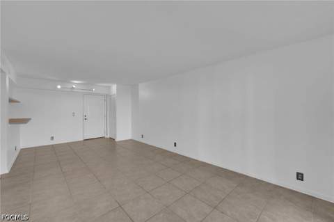 2875 Palm Beach Blvd 205, Fort Myers FL - photo 10 of 27