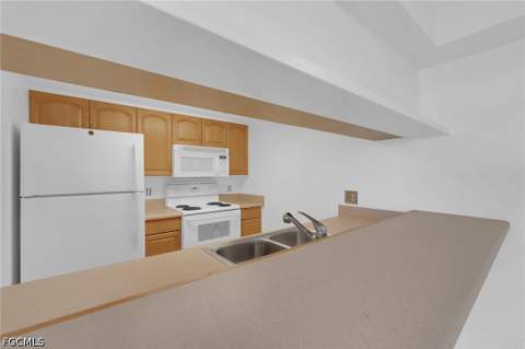 2875 Palm Beach Blvd 205, Fort Myers FL - photo 13 of 27
