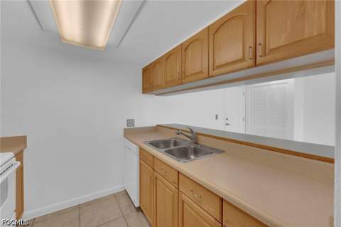 2875 Palm Beach Blvd 205, Fort Myers FL - photo 14 of 27